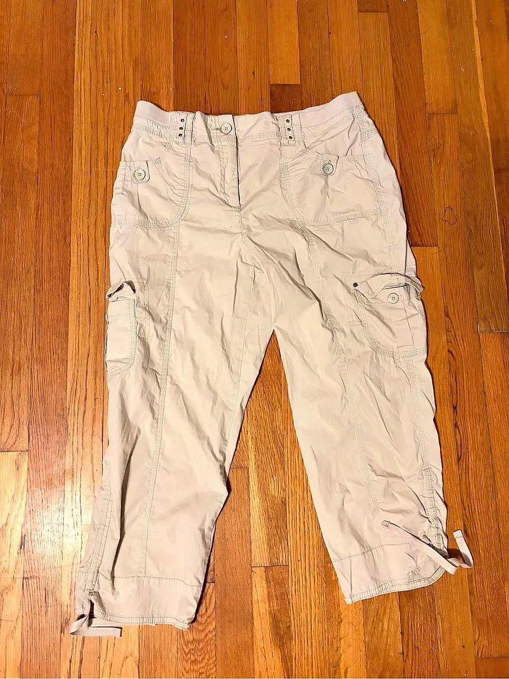 Chico's Women's Beige Cargo Capris Chicos  1 - 8/10 reg
